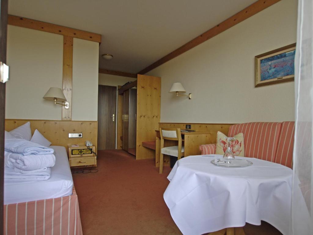 Hotel Schwanen Kaelberbronn Pfalzgrafenweiler Rum bild